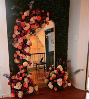 A little floral drama never hurt anyone 😉💐
Obsessed with how this mirror moment turned out! From the cascading roses to the lush bottom clusters, this install brought the wow as soon as guests walked in! 
.
.
.
.
#MadOddEvents #WeddingWelcomeSign #FloralDesign #OrlandoFlorist #weddinginspiration